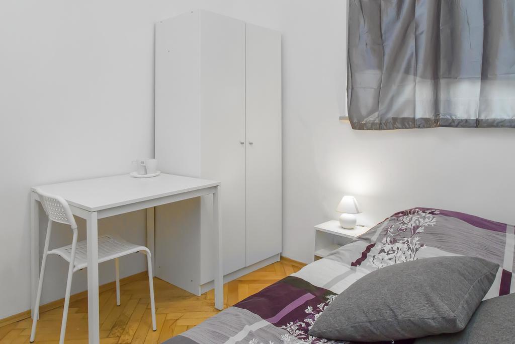 Metro Centrum Guest Rooms Warschau Buitenkant foto